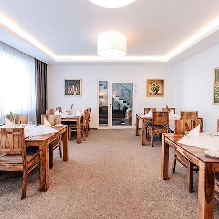 Hotel U Kasny Rajhrad Buitenkant foto