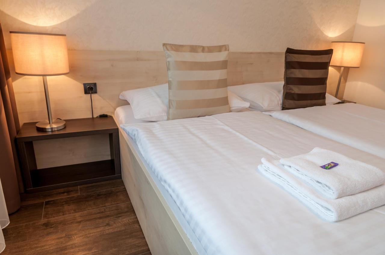 Hotel U Kasny Rajhrad Buitenkant foto